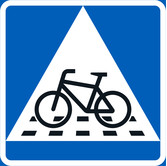 Pyöräilijän tienylitys, vasen kuva